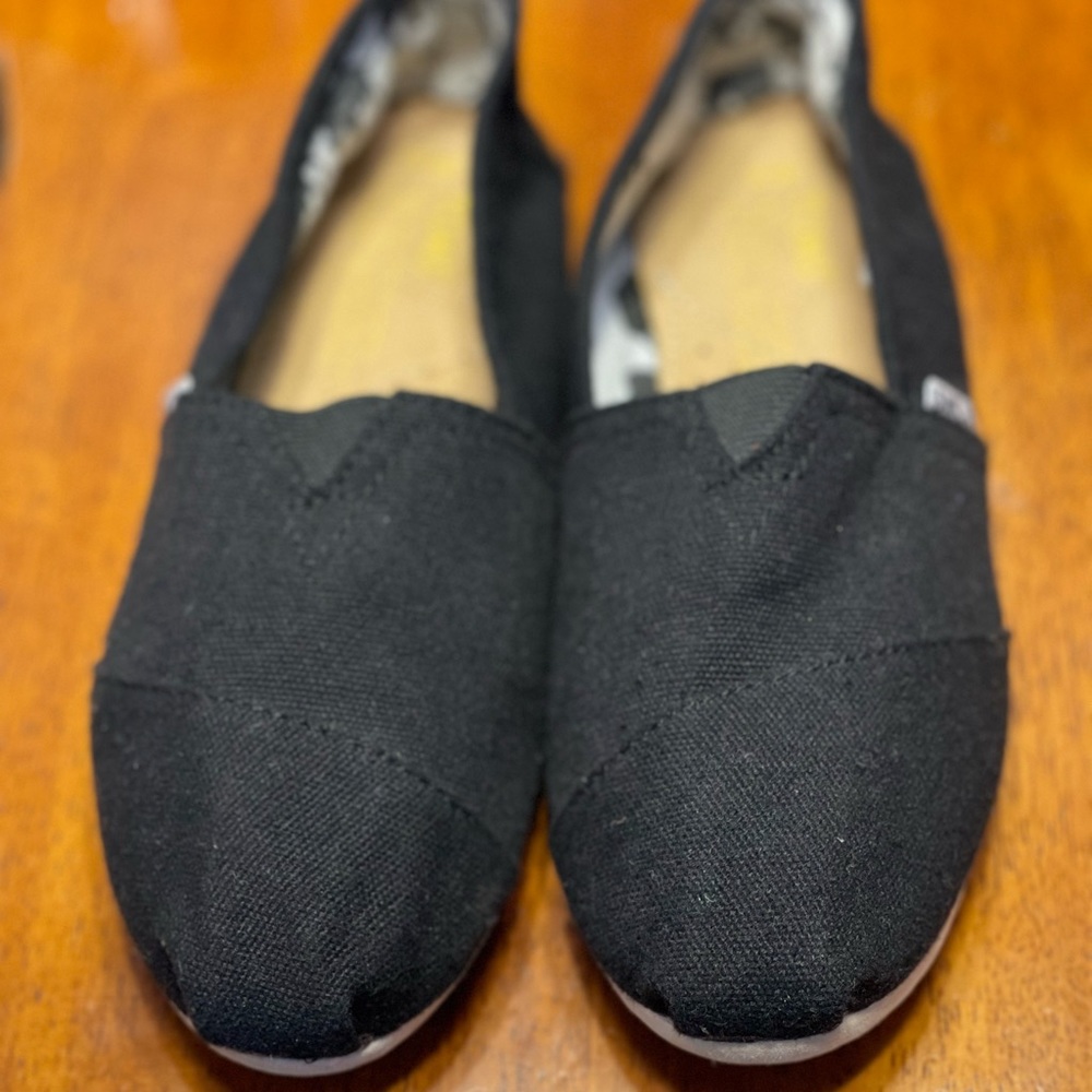 TOMS women’s shoes